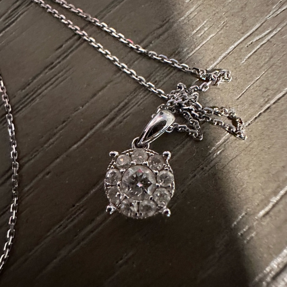 Diamond pendent necklace from JcPenny. Details in pictures.
